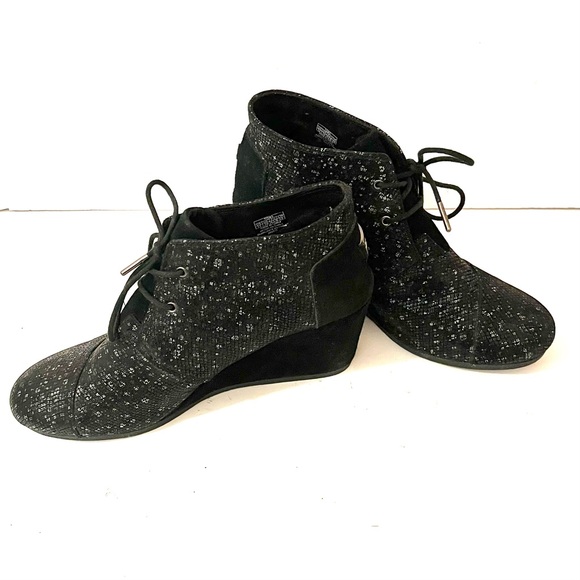 TOMS Desert Wedge Suede Heel Booties Black Shimmer Lace Up Ankle Boots Size 12 - Picture 5 of 13